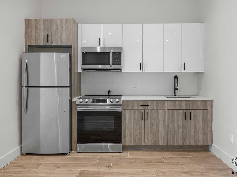 Finished kitchen at Rogers Ave, Flatbush, Brooklyn — photo 4