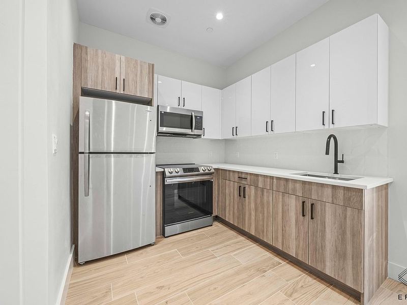 Finished kitchen at Rogers Ave, Flatbush, Brooklyn — photo 5