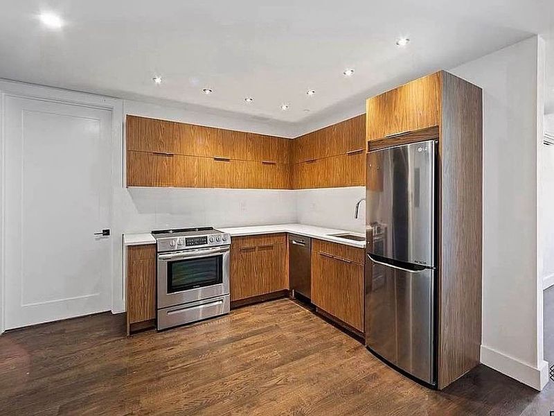 Finished kitchen at St Johns Pl, Crown Heights, Brooklyn — photo 3