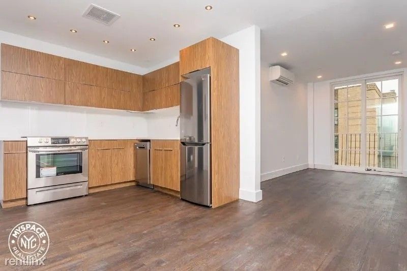 Finished kitchen at St Johns Pl, Crown Heights, Brooklyn — photo 4