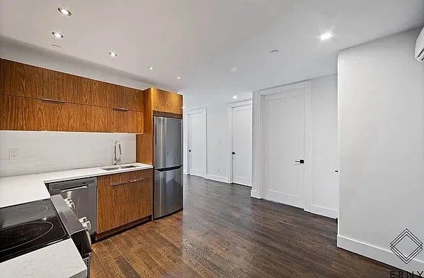 Finished kitchen at St Johns Pl, Crown Heights, Brooklyn — photo 12