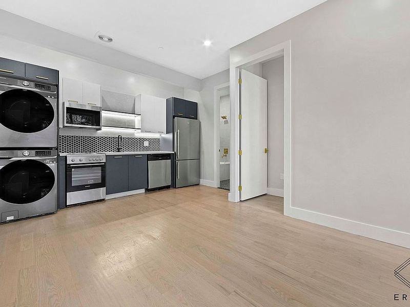 Finished kitchen at Wilson Ave, Bushwick, Brooklyn — photo 5